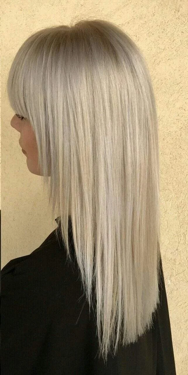 Cabello largo con corte recto y flequillo