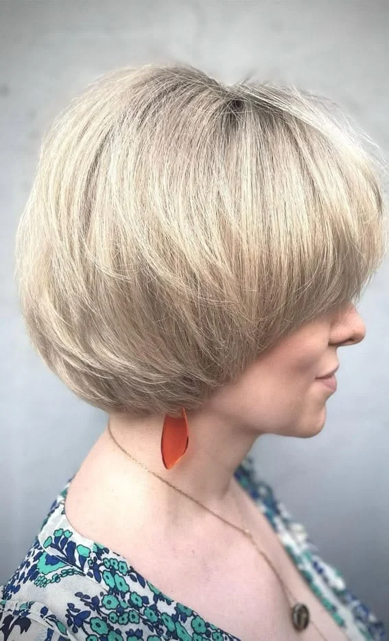 Peinado con volumen en cabello fino