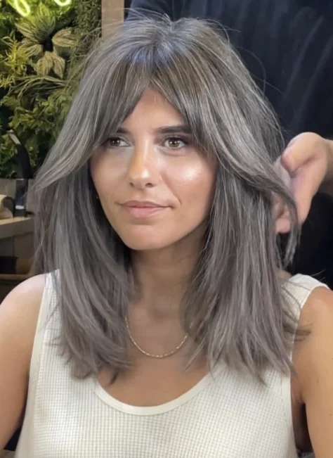 Corte largo en capas con flequillo cortina más denso