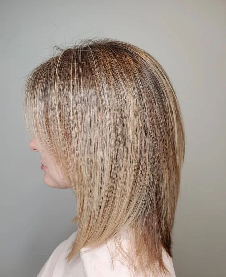 Corte en capas con flequillo cortina voluminoso