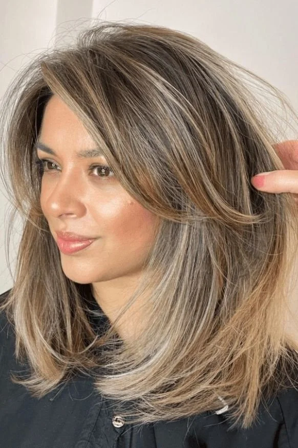 &nbsp;Long bob redondeado con flequillo lateral